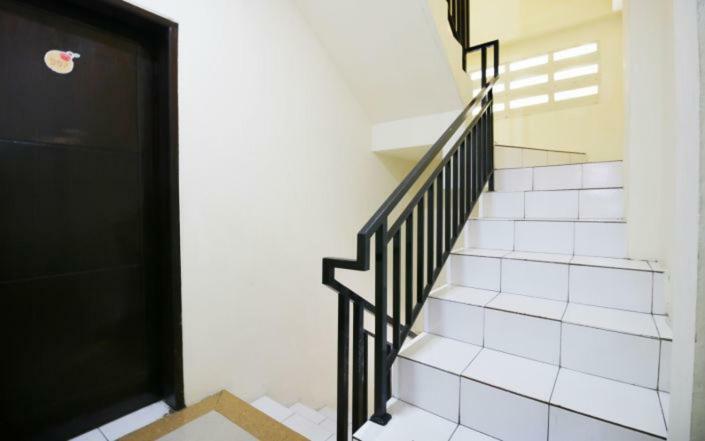מלון ג'קרטה Kamar Keluarga Mangga Besar מראה חיצוני תמונה
